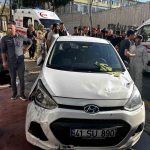 Otomobil evin bahçesine daldı: Anneanne ve 2 torunu yaralandı