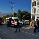 Otomobil evin bahçesine daldı: Anneanne ve 2 torunu yaralandı