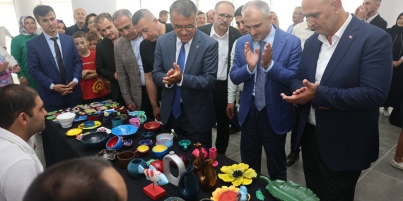 Özel bireylerin el emekleri sergilendi