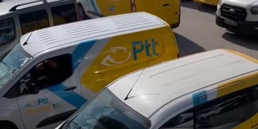 Pttni̇n Dağıtım Araçlarıyla Halı Saha Maçına Geldi̇ler