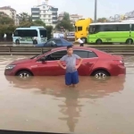 Sel suları yolu trafiğe kapattı, İstanbul’a D-100’den ulaşım kesildi