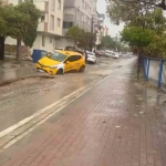 Sel suları yolu trafiğe kapattı, İstanbul’a D-100’den ulaşım kesildi