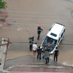 Sel suları yolu trafiğe kapattı, İstanbul’a D-100’den ulaşım kesildi