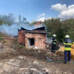 Tandırdan sıçrayan alevler barakayı sardı