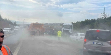 TEM’de zincirleme kaza, LPG yüklü tanker ağaçlık alana uçtu