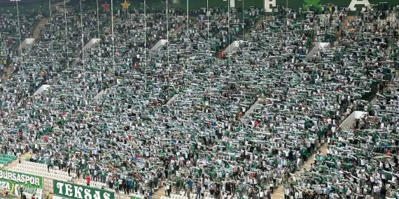 TFF 3. Lig’deki Bursaspor – Tokat Belediye Plevne Spor maçını 41 bin taraftar takip etti