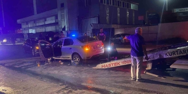 Virajı alamayan otomobil karşı şeride geçti: 5 yaralı