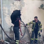 Yangında mahsur kalan 4 kişi itfaiye ekipleri tarafından kurtarıldı