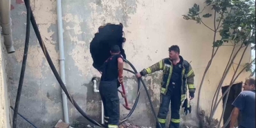 Yangında mahsur kalan 4 kişi itfaiye ekipleri tarafından kurtarıldı