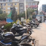 Yayaların kullanacağı alanları işgal eden motosiklet sürücüleri cezadan kaçamadı