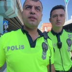 Yerdeki yaralıyı bırakıp, görevini yapan basın mensubuna engel oldular