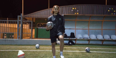 14 Yaşında Sümeyye, Kadın Futbol Li̇gleri̇ Tari̇hi̇ne Geçti̇