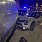 Alkollü Sürücü Park Hali̇ndeki̇ Mi̇ni̇büse Çarptı: 3 Yaralı