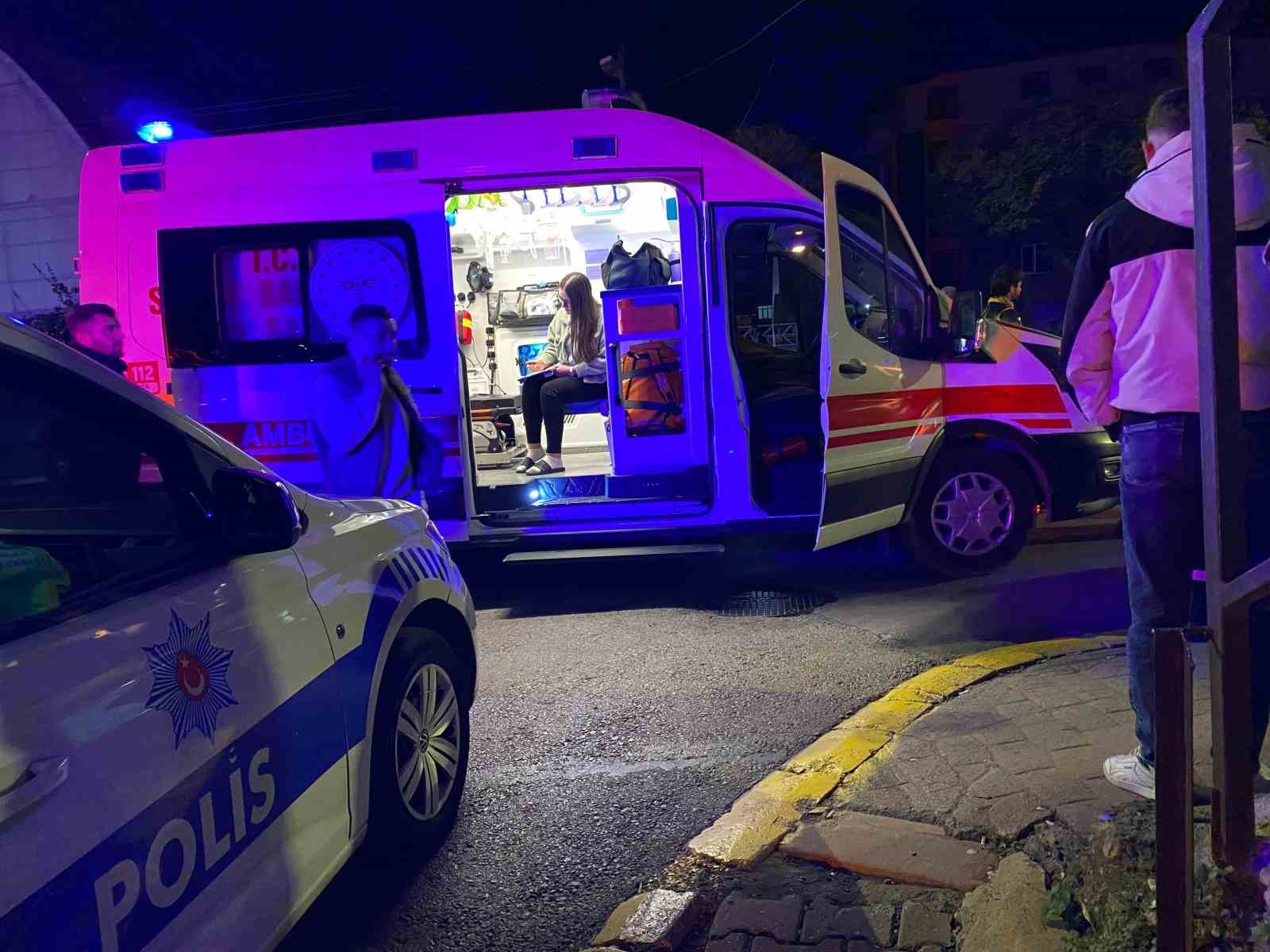 Alkollü Sürücü Park Hali̇ndeki̇ Mi̇ni̇büse Çarptı: 3 Yaralı