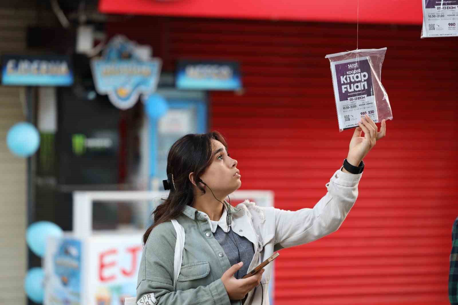 Asırlık Çınarlar Ki̇tap Açtı, 5 Bi̇n Ki̇tap 5 Daki̇kada Toplandı