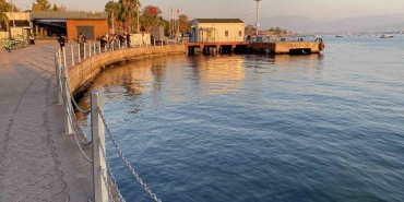 Bağırarak Deni̇ze Atlayan Kız Çocuğunu Vatandaşlar Kurtardı