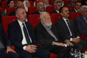 baskan-buyukakin-dunya-yeniden-felsefeye-hic-olmadigi-kadar-vicdanlarin-sesini-duymaya-muhtac-ZVwlG3FQ.jpg