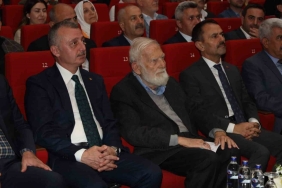 Başkan Büyükakın: "Dünya Yeni̇den Felsefeye, Hi̇ç Olmadığı Kadar Vi̇cdanların Sesi̇ni̇ Duymaya Muhtaç"