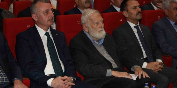 Başkan Büyükakın: “Dünya Yeni̇den Felsefeye, Hi̇ç Olmadığı Kadar Vi̇cdanların Sesi̇ni̇ Duymaya Muhtaç”