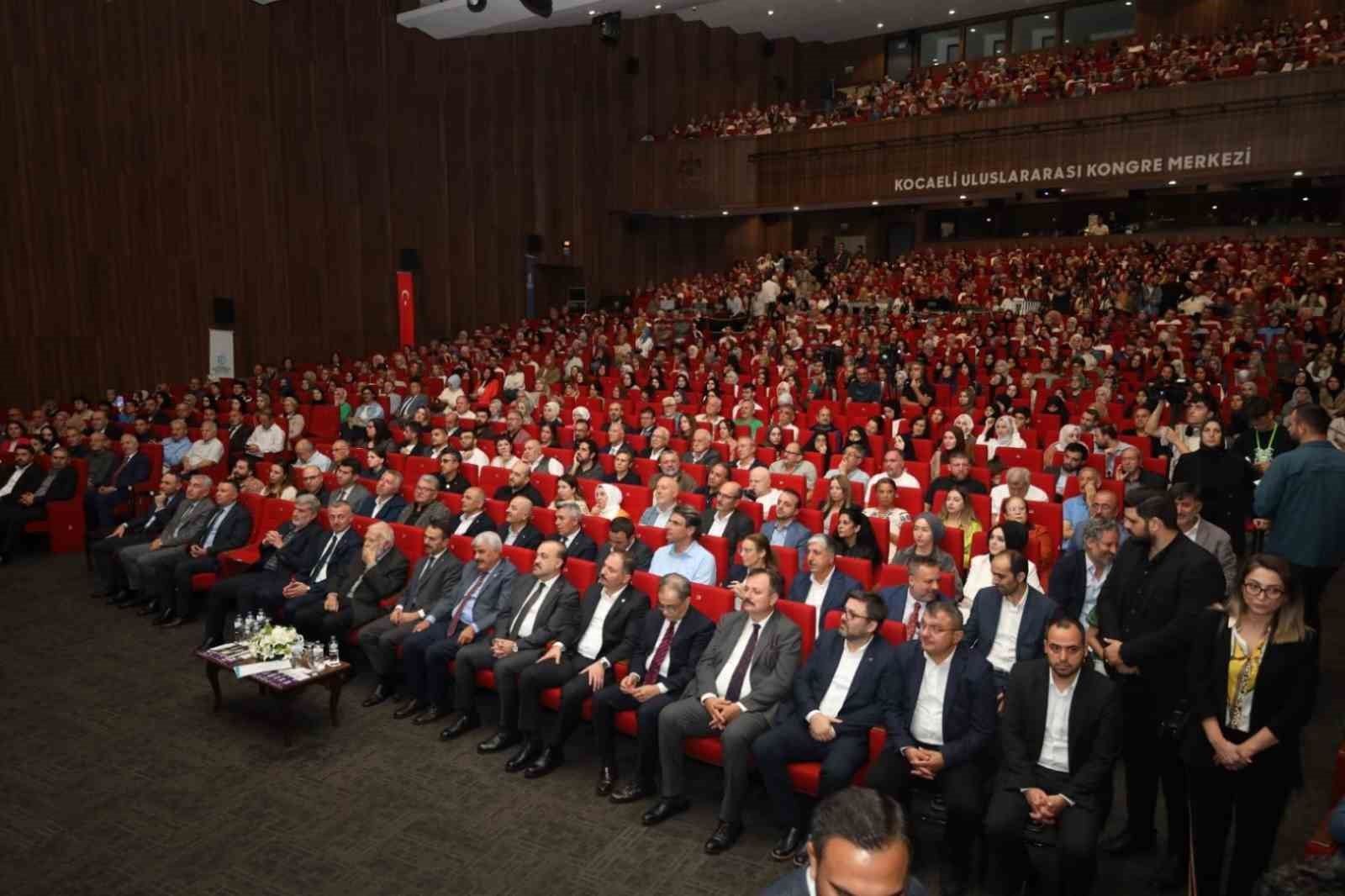 Başkan Büyükakın: "Dünya Yeni̇den Felsefeye, Hi̇ç Olmadığı Kadar Vi̇cdanların Sesi̇ni̇ Duymaya Muhtaç"