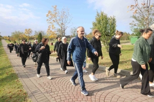 baskan-ciftci-vatandaslarla-sabah-yuruyusu-yapti-TyB8lhlj.jpg