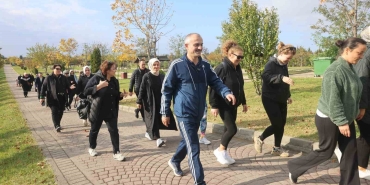 baskan-ciftci-vatandaslarla-sabah-yuruyusu-yapti-TyB8lhlj.jpg