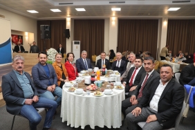 baskan-hurriyet-muhtarlarin-muhtarlar-gununu-kutladi-izmit-icin-dayanisma-icerisinde-calismaya-devam-edecegiz-j6R3JbGj.jpeg