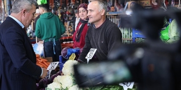 baskan-olmezden-pazaryeri-ziyareti-szIXggPt.jpg