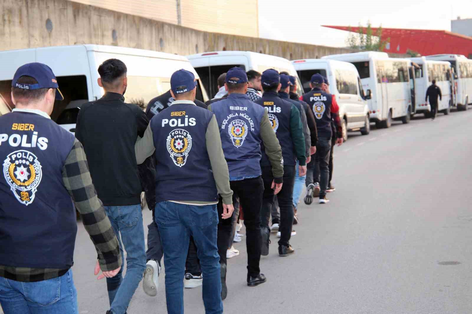 Bungalov Dolandırıcılarına 14 İlde Eş Zamanlı Operasyon: 51 Şüpheli̇ Yakalandı