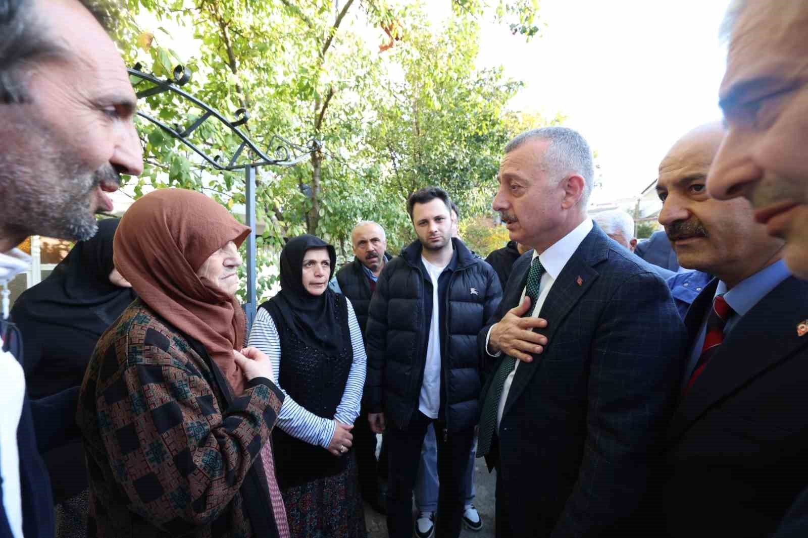 Büyükakın, Doğalgaz Patlamasından Etki̇lenen Vatandaşlarla Bi̇r Araya Geldi̇