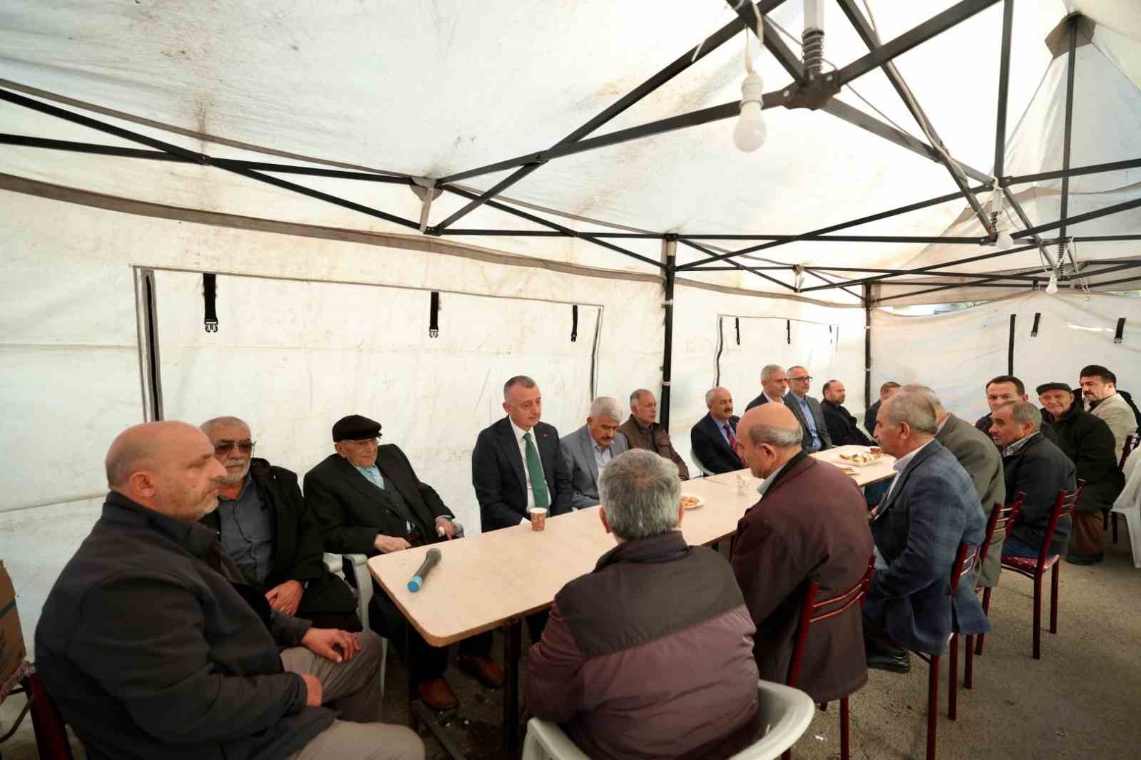 Büyükakın, Doğalgaz Patlamasından Etki̇lenen Vatandaşlarla Bi̇r Araya Geldi̇