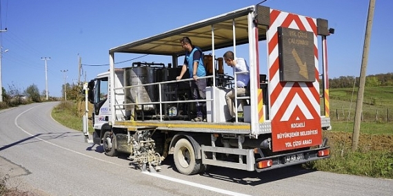 Büyükşehir’den İzmit’te 13 bin metre yol çizgisi