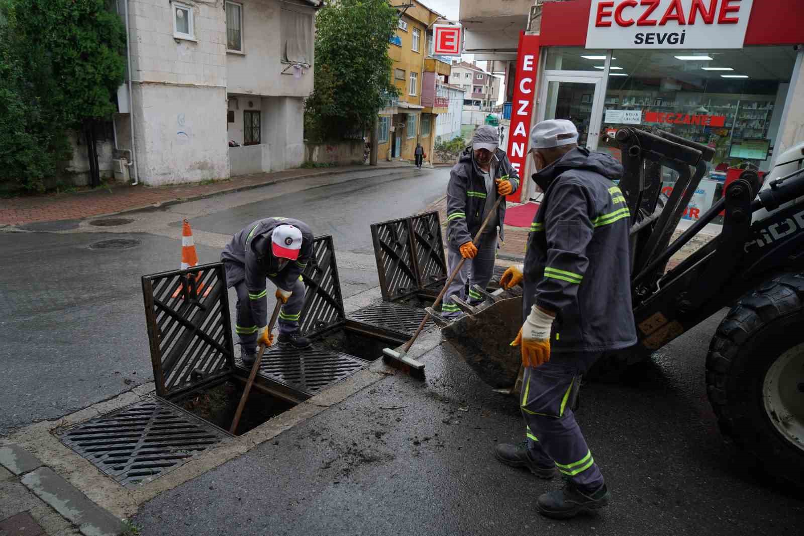 Çayırovada Mazgallar Temi̇zleni̇yor