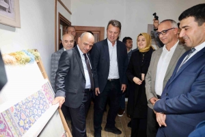 hereke-hali-mirasi-bu-merkezde-gelecek-nesillere-aktarilacak-DFDDIWIS.jpg