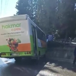 İçi̇nde Yolcuların Olduğu Özel Halk Otobüsü Duvara Çarptı