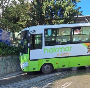 İçi̇nde Yolcuların Olduğu Özel Halk Otobüsü Duvara Çarptı