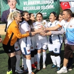 kadinlar-futbol-oynarsa-dunya-yerinden-oynar-wKvJ2MG9.jpg