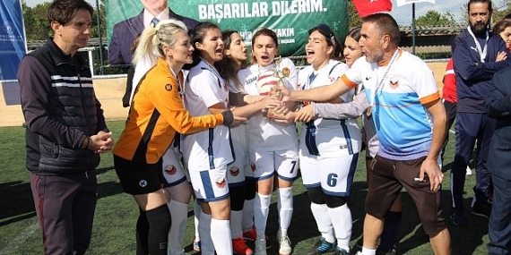 Kadınlar futbol oynarsa dünya yerinden oynar