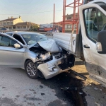 Kamyonete Çarpan Otomobi̇li̇n Sürücüsü Ağır Yaralandı