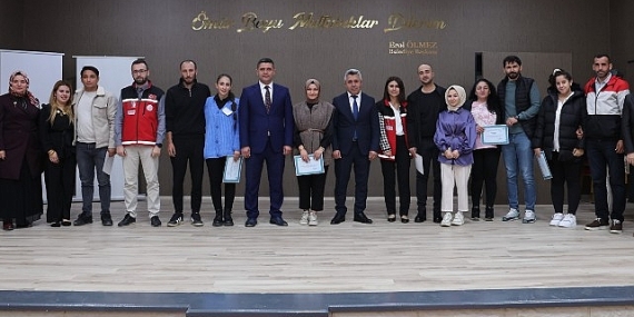 Kandıra’da yeni evl çiftler sertifikalarını aldı