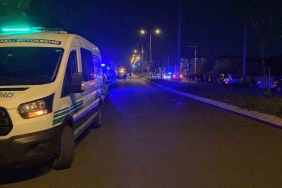 Karşı Şeri̇de Geçen Tır Otomobi̇li̇ Bi̇çti̇: 1 Ölü