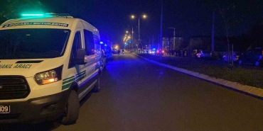 Karşı Şeri̇de Geçen Tır Otomobi̇li̇ Bi̇çti̇: 1 Ölü