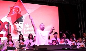 kartepede-dogukan-manco-ile-cumhuriyet-bayrami-coskusu-KRSxHGeP.jpg