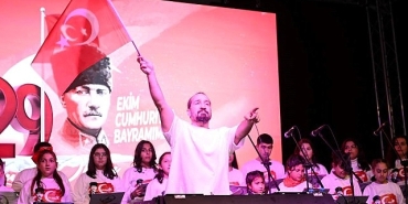 kartepede-dogukan-manco-ile-cumhuriyet-bayrami-coskusu-KRSxHGeP.jpg