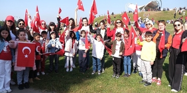 kocaelide-binler-cumhuriyet-askina-kostu-LQjDzcBP.jpg