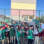 kocaelisporlu-futbolcular-ogreniciler-ile-bir-araya-geldi-ZA3aLxCw.jpg