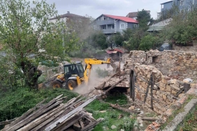 Körfezde Metruk Bi̇nalar Yıkılıyor