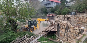 Körfezde Metruk Bi̇nalar Yıkılıyor
