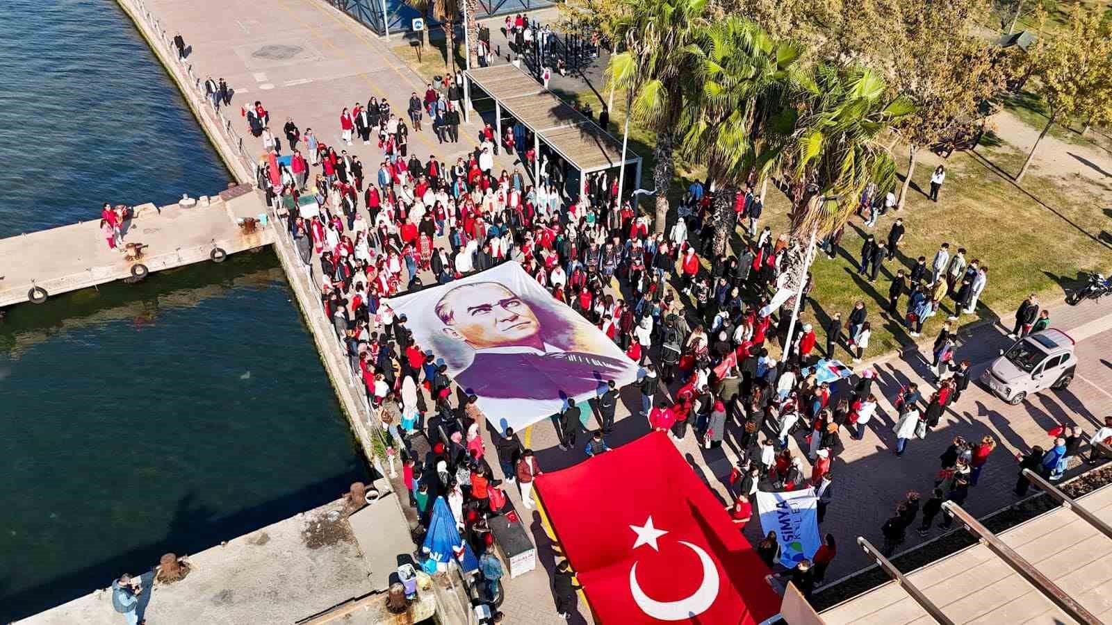 Körfezli̇ler "Cumhuri̇yet" İçi̇n Yürüdü