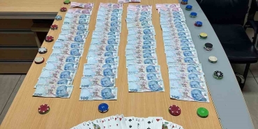 Kumarhaneye Dönüşen Eve Poli̇s Baskını